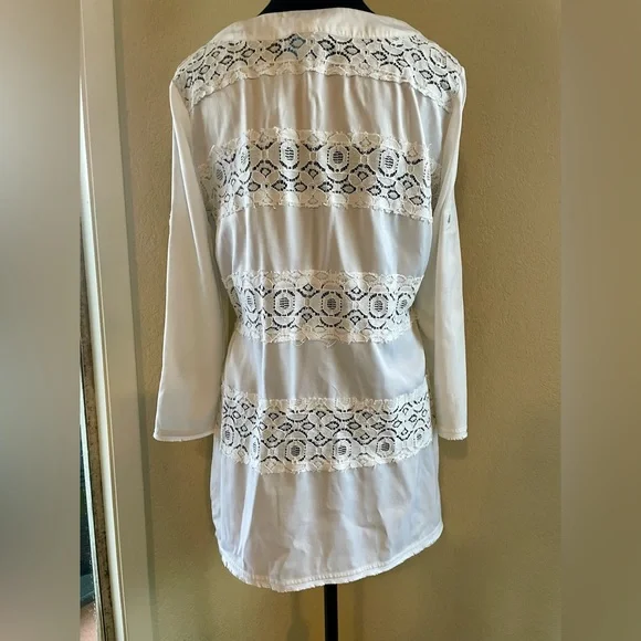 BCBG top - Picture 2 of 3